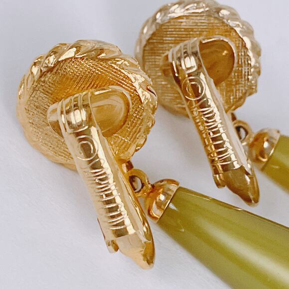 VTG Sarah Coventry Moonglow Lucite Teardrop Clip On Earrings 1960s Gold Tone - Picture 8 of 10